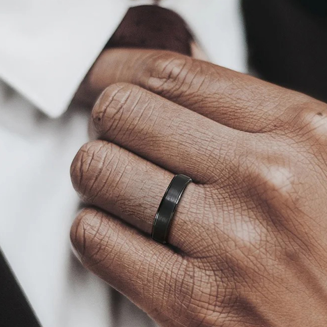 Anillo Black Minimalista Acero Titanio 4mm - Imagen 2