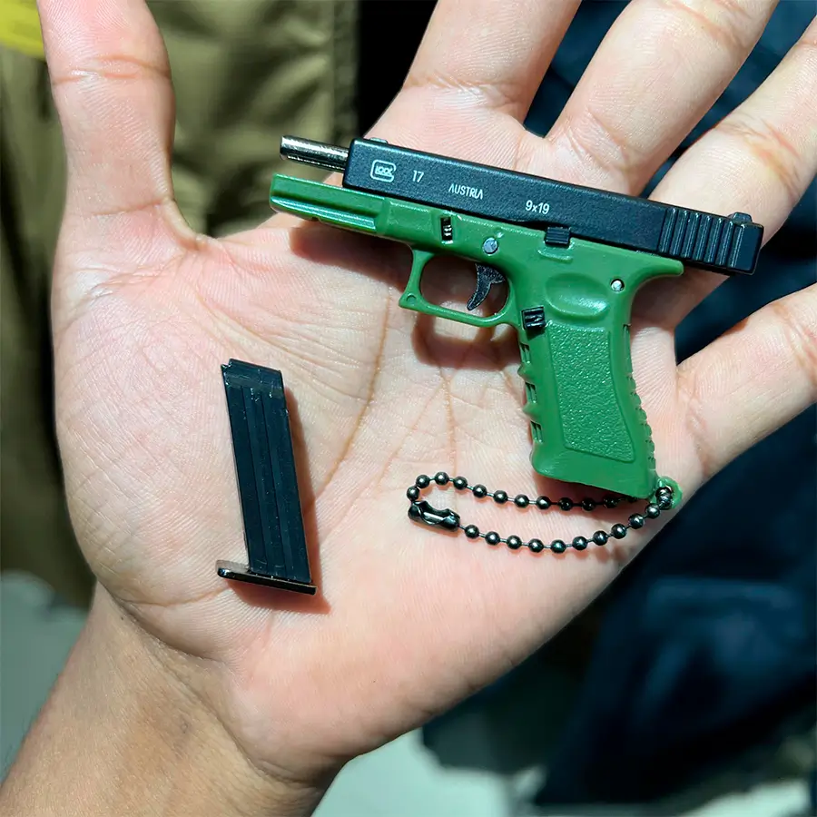 Llavero Pistola Retractil 555-4 Verde - Imagen 4